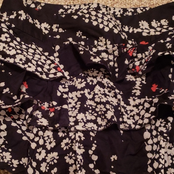 Ruffled EXPRESS skirt, new without tags. - Picture 3 of 3
